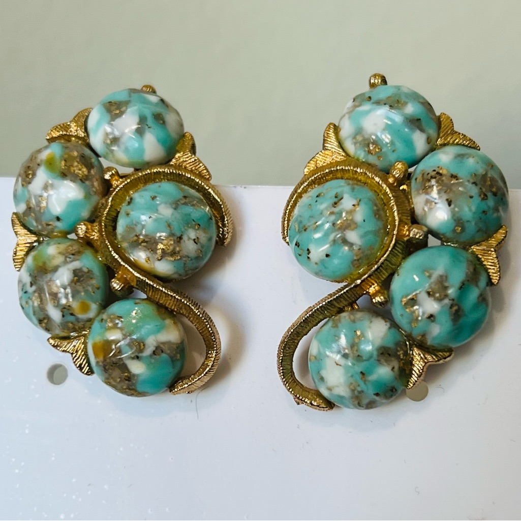Vintage Kramer Gold Tone Clip On Earrings 69$